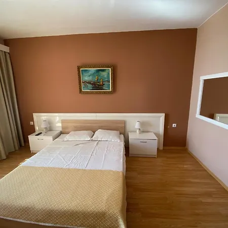 Noy Hotel 3*
